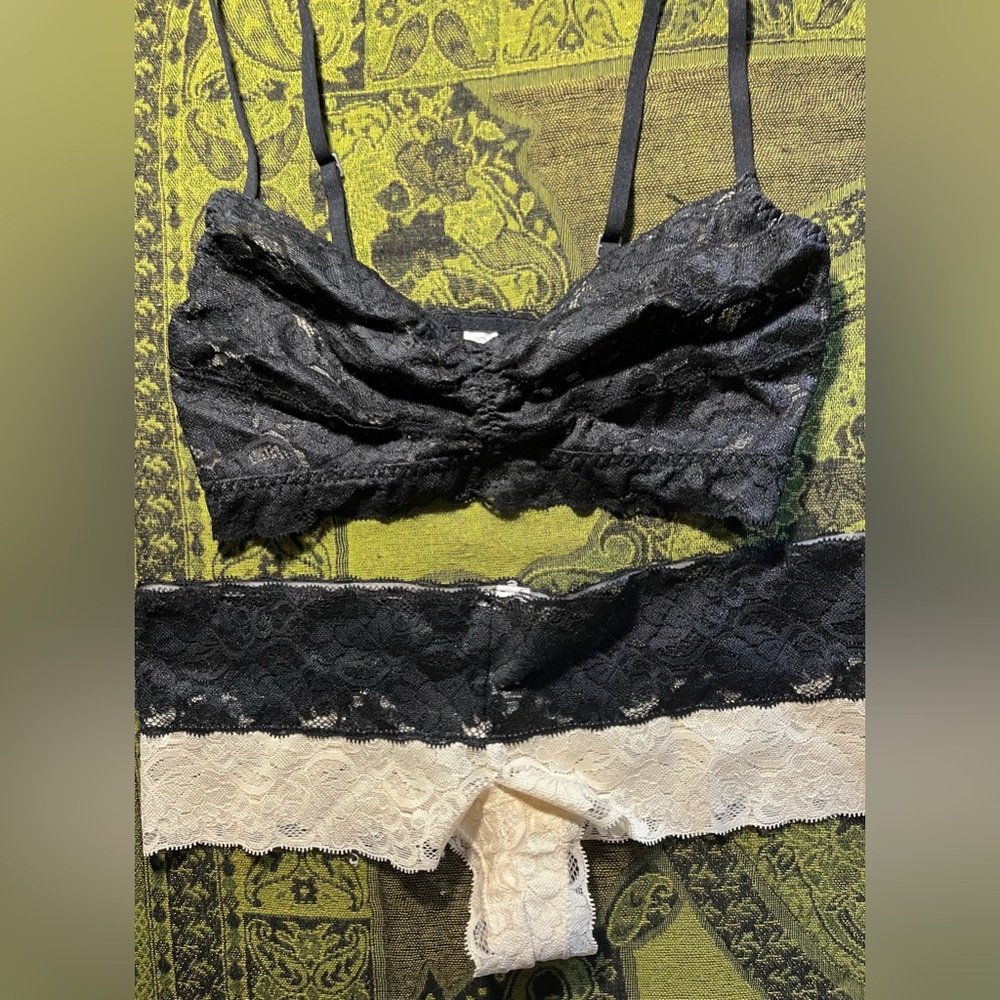 Gilligan & O’Malley Set . Size S for both pieces. Cream &Black lace.